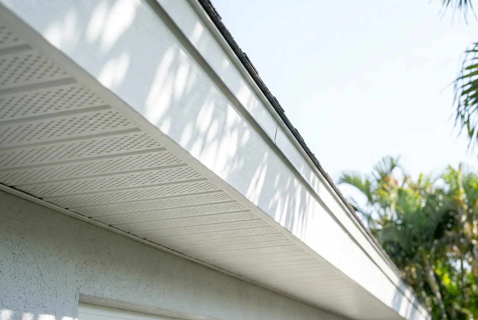 Vented aluminium soffit and drip edge at the eave of a Florida home